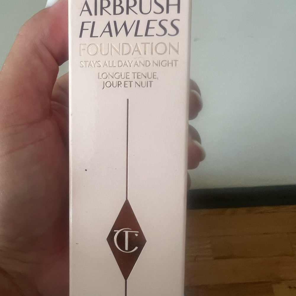 Charlotte Tilsbury Cool Froid Flawless foundation stay on all day night new box - Picture 2 of 2